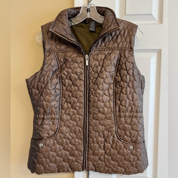 New Directions Brown, thin puffer vest great for fall, Great condition. size M - Picture 1 of 3